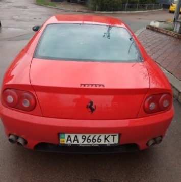 В Украине за долги по алиментам с молотка продадут арестованный Ferrari 456 GT