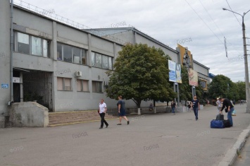 В Николаеве пьяные военные жестоко избили дежурного на волонтерском посту на вокзале