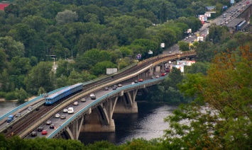 Киев планирует начать капремонт моста Метро в 2019 году