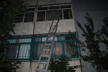 В Николаеве спасатели достали из горящей квартиры мужчину - его с ожогами госпитализировали