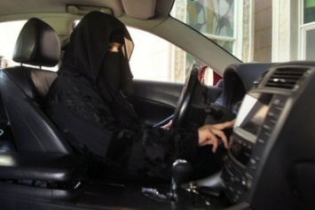 В Саудовской Аравии выдали первые права женщине