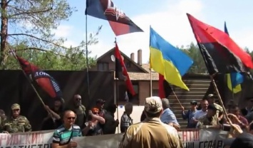 Активисты показали «дом Жебривского» в Донецкой области