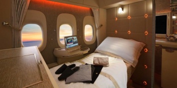 Emirates сделала салон Boeing первого класса с дисплеями вместо иллюминаторов