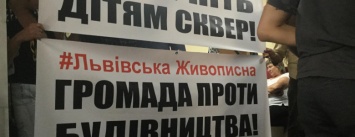 Под Киевсоветом прошло сразу три митинга: за музей на Почтовой и против застройки, - ФОТО