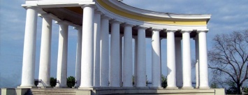 Под видом реставрации уничтожают известнейшую одесскую достопримечательность, - ФОТО, ВИДЕО