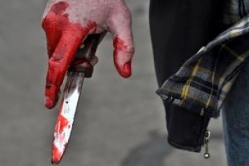 Житель Черкасс разгуливал по Харькову с ножом: прохожий получил удар в спину