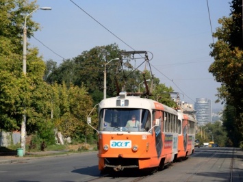 Ремонтники внесли изменения в работу центрального трамвайного маршрута Днепра