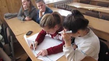 Школьников Станицы Луганской учили ориентироваться в информационном пространстве (видео)