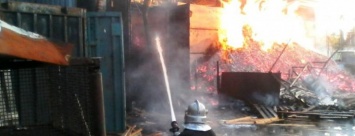 В Кременчуге сгорела частная сушильная камера с дровами (ФОТО)