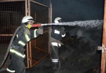 В Днепре четыре пожарные части тушили деревообрабатывающий цех