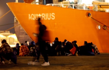 Правительство Италии отказалось принять корабль с мигрантами