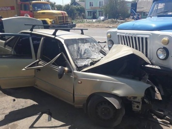 На Тираспольском шоссе столкнулись легковушка и грузовик, есть пострадавшие