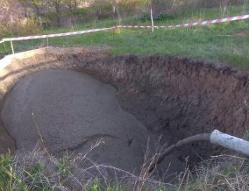 Над одесским пляжем залили цементом старинные катакомбы, - ФОТО