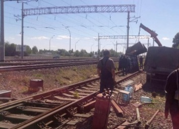 Вдоль будущей ж/д ветки на Борисполь демонтируют старые гаражи (фото)