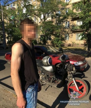 В Киеве с помощью камер-видеонаблюдения оперативно задержали грабителя-мотоциклиста