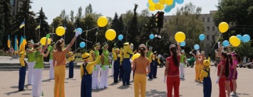 Акция "Будь осторожным на дороге" на Соборной площади в Славянске (фото)