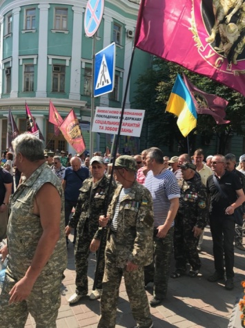 Афганцы проводят акцию протеста в центре Киева и перекрывали движение (ФОТО)