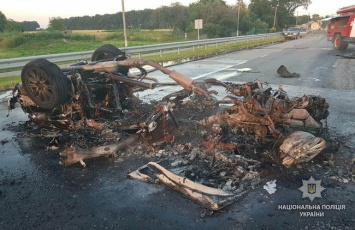 Жуткое ДТП в Полтавской области: авто влетело в отбойник и сгорело дотла, никто не выжил