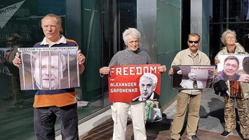 В Таллине активисты провели пикет в поддержку главы РИА Новости Украина