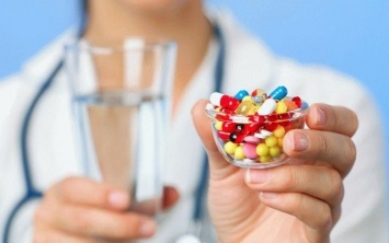 Лекарства, которые опасны в сочетании с едой