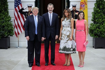 Элегантная Мелания Трамп и нежная королева Летиция встретились в Белом доме