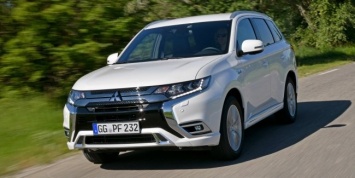 Обновленный гибрид Mitsubishi Outlander PHEV получил усиленный аккумулятор и запас хода