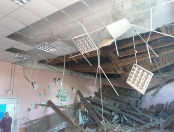 ЧП на Днепропетровщине: в школьном актовом зале обвалился потолок