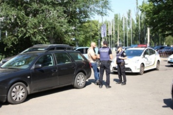 В Николаеве водители устроили стрельбу на стоянке