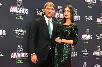 Беременная Анастасия Шубская разделила с Александром Овечкиным его триумф на церемонии NHL Awards 2018