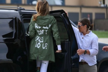 Мелания Трамп попала под шквал критики из-за надписи на куртке