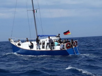 Группа украинцев на яхте переправляла нелегальных мигрантов в страны ЕС - Госпогранслужба