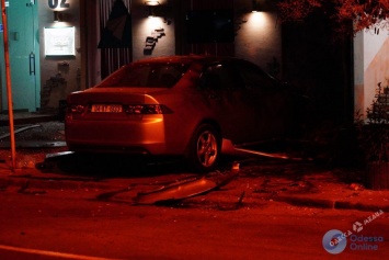 В Одессе взорван автомобиль: пострадали два человека