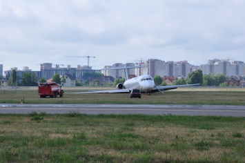 В сети появилось новое видео, как MD-83 Bravo Airways выкатился с полосы в Жулянах