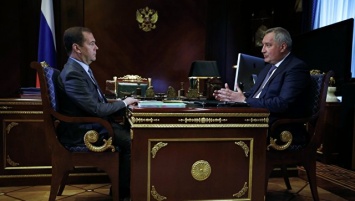 Рогозин предложил Медведеву ознакомиться с планами на лунную программу