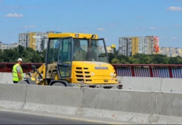 300 миллионов на ремонт моста в Днепре разыграют не чужие друг другу фирмы