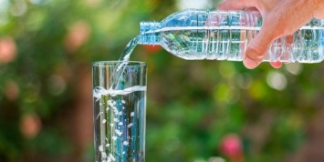 В пиве и бутилированной воде обнаружили опасный химикат