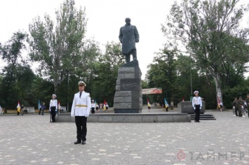 Торжества в День конституции: Труханов пришел, а Степанова не было