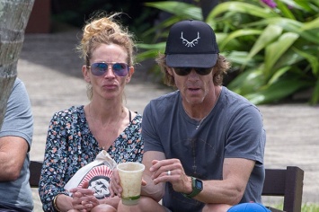 Пикник под пальмой: Джулия Робертс с семьей отдыхает на Гавайях