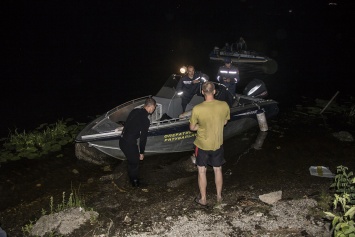 В Киеве на берегу Днепра нашли труп в кроссовках