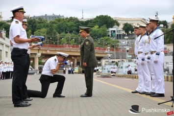 В Одессе отмечают День ВМС: новые бронекатера, назначения министра обороны и показ боевой техники. Фоторепортаж