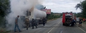 В Криворожском районе на временной стоянке сгорела фура, - ФОТО