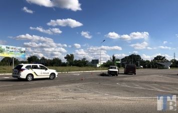 На въезде в Каховку столкнулись «Москвич» и мопед