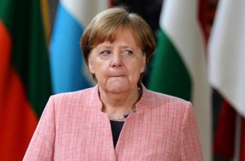 Партнер Меркель по коалиции Зеегофер хочет подать в отставку