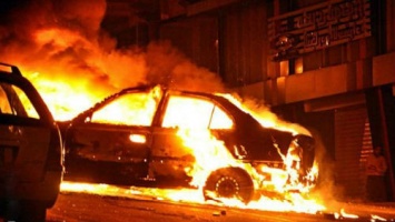 В Днепре на Запорожском шоссе сгорел автомобиль на остановке