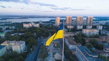 Самый высокий флаг взвился над городом-форпостом (ФОТО)