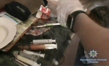 В Киевской области женщина устроила наркопритон прямо в своей квартире
