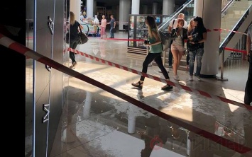 В одесском торговом центре случился потоп из-за сильного дождя