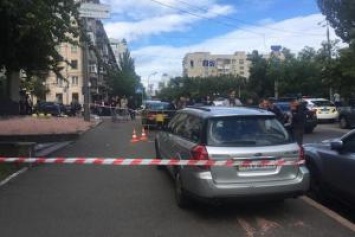 В Киеве возле ресторана расстреляли мужчину: преступник сбежал