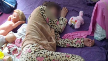 В Днепре патрульные обнаружили ребенка без присмотра рядом с пьяной матерью