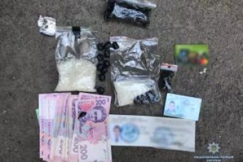 Крупный "улов": в Херсоне полицейские изъяли наркотики на сумму около миллиона гривен